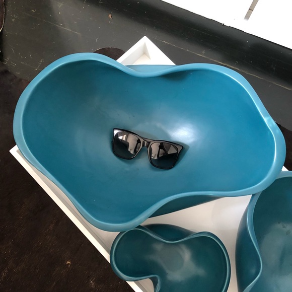 Set of Jonathan Adler WIGGLE bowls in Navy. Large, medium and small. Stacking. - Picture 8 of 10